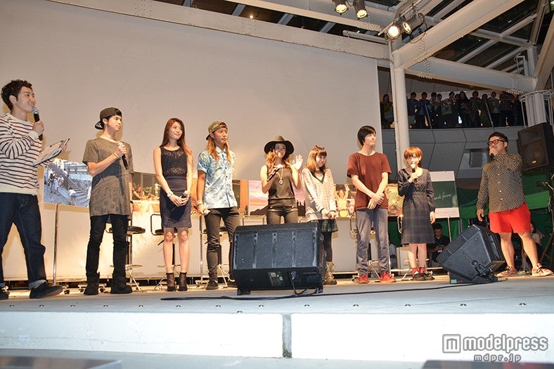 （左から）マグ万平、菅谷哲也、島袋聖南、伊東大輝、山中美智子、平澤遼子、岩永徹也、住岡梨奈、マントル一平 