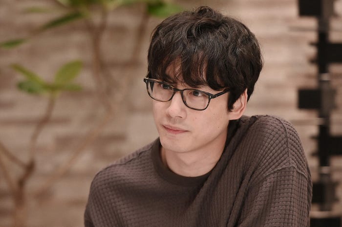 坂口健太郎/「婚姻届に判を捺しただけですが」第1話より(C)TBS