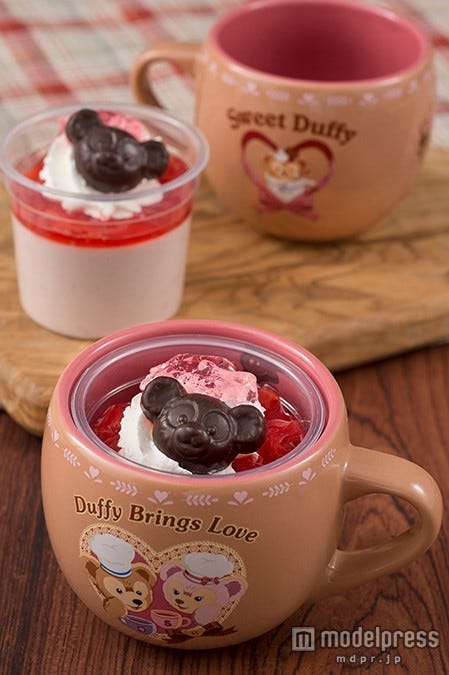 ストロベリームース、スーベニアカップ付き¥820(C)Disney