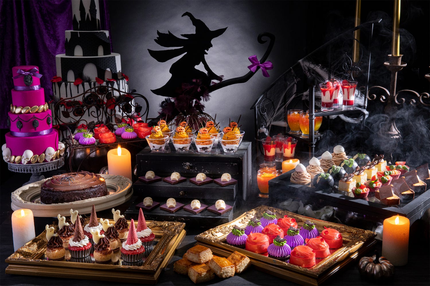 コンラッド東京「ハロウィン・スイーツビュッフェ」“魔女が住むお城”着想のケーキやタルト