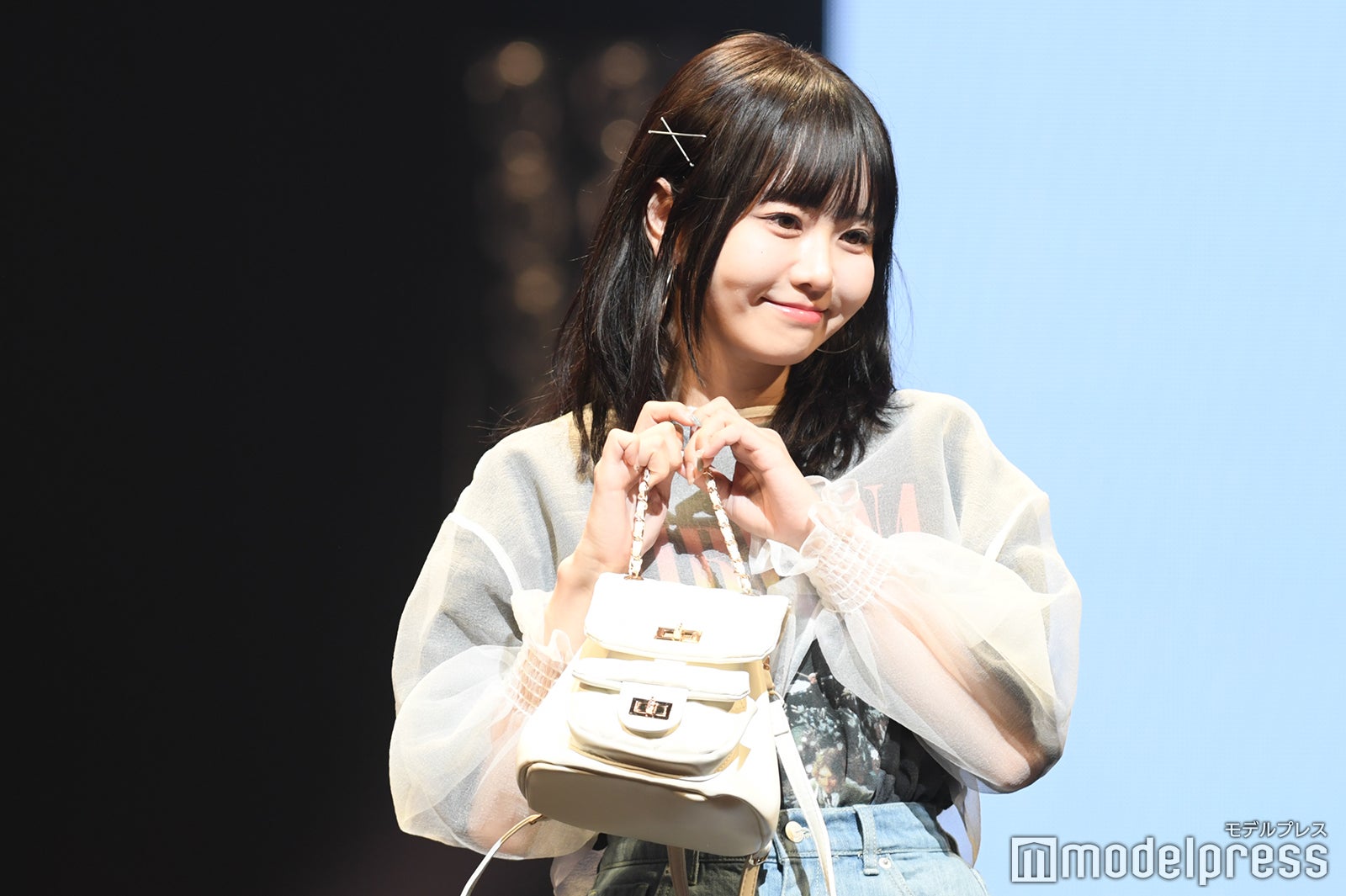 「花束オオカミ」ちせ、美脚際立つ甘辛コーデ ハートポーズにキュン＜GAKUSEI RUNWAY＞