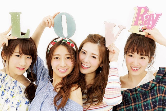 (左から)秋元真夏、桜井玲香、白石麻衣、高山一実(画像提供:主婦の友社)