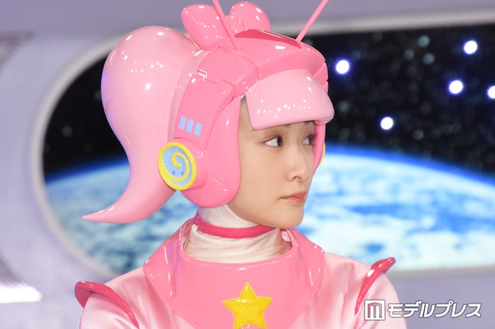 生駒里奈 Nhk長寿シリーズに抜てき 可愛すぎるアンドロイドに変身 ストレッチマン ゴールド モデルプレス