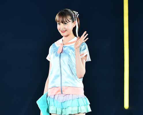 トリンドル玲奈、ほっそり美脚披露でキュートな笑顔<TGC2016 S/S>