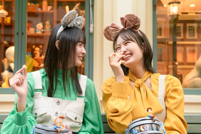 遠藤さくら、清宮レイ/新CM「あんたは俺の相棒だぜ。」篇より(C)Disney