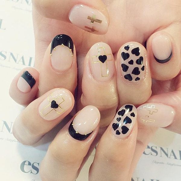 ラブリーなハートもモノトーンでカッコよく！（画像提供：esNAIL）