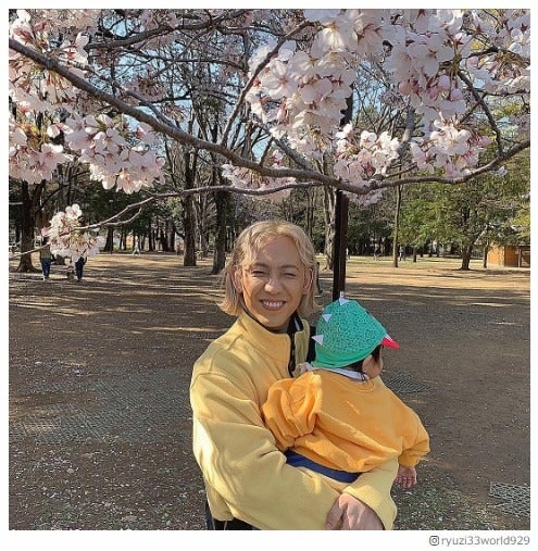 りゅうちぇる、愛息・リンク君と初お花見「桜のこともっと好きになった」