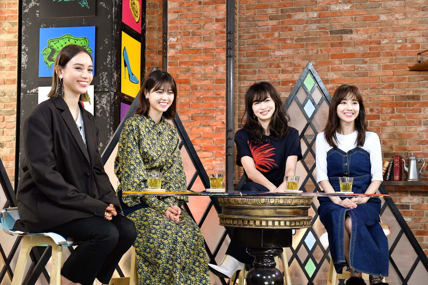 （左から）滝沢カレン、西野七瀬、長谷川京子、田中みな実（写真提供：カンテレ）