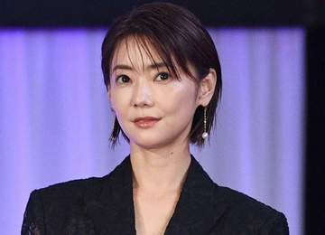 「表情と仕草があまりにも可愛すぎる」歴史的レース後の東京競馬場、降臨した衝撃美女にネット騒然「破壊力」「あんな背中の開いた服着れんよ」