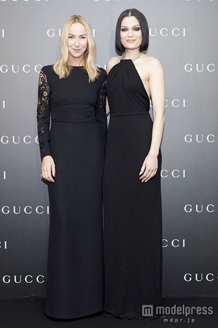 フリーダ・ジャンニーニ氏とジェシー・J