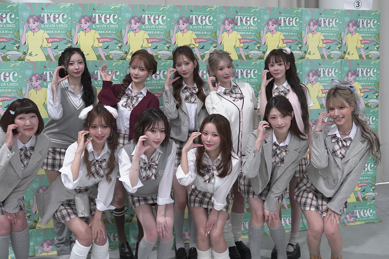 （後列左から）MIYA、MAMI、ASUKA、YUMERO、RUI
（前列左から）川村エミコ、NANANI、RIKO、ICHIKA、二瓶有加、今井アンジェリカ
（提供写真）