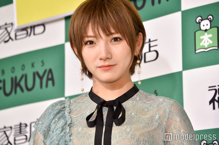 Akb48岡田奈々 美バストに自信 意外と 水着撮影への恥じらいは モデルプレス