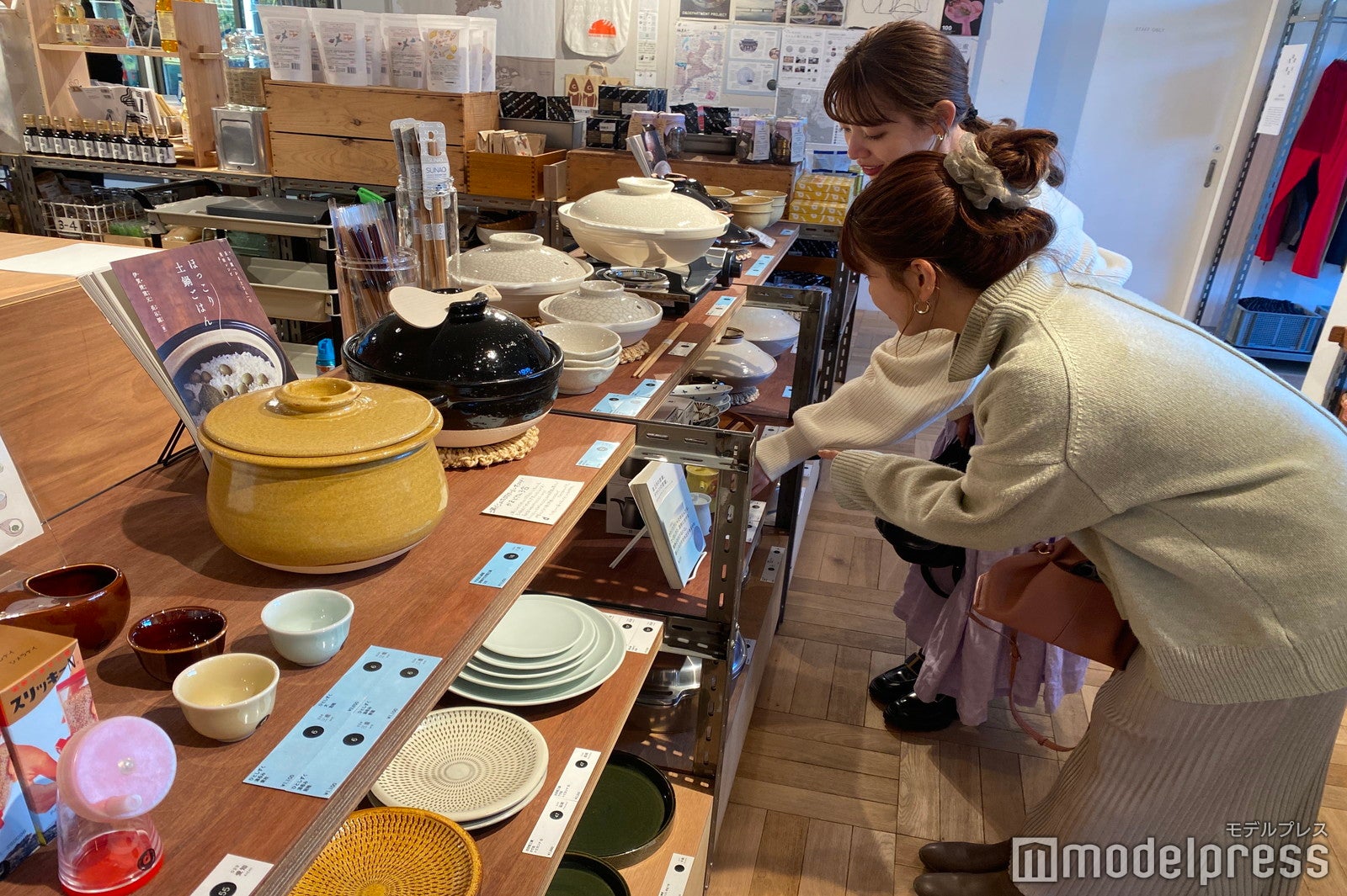 三重ならではの食器や商品がいっぱい（C）モデルプレス