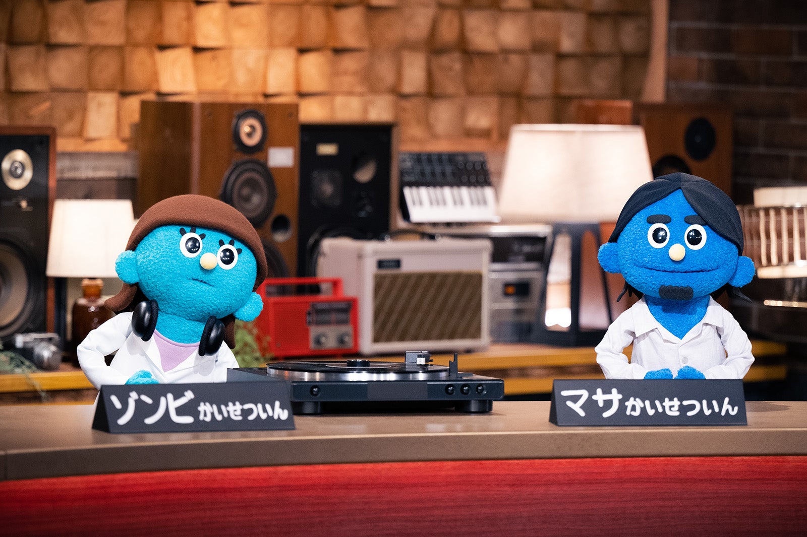 パペットの「かいせついん」 （C）NHK