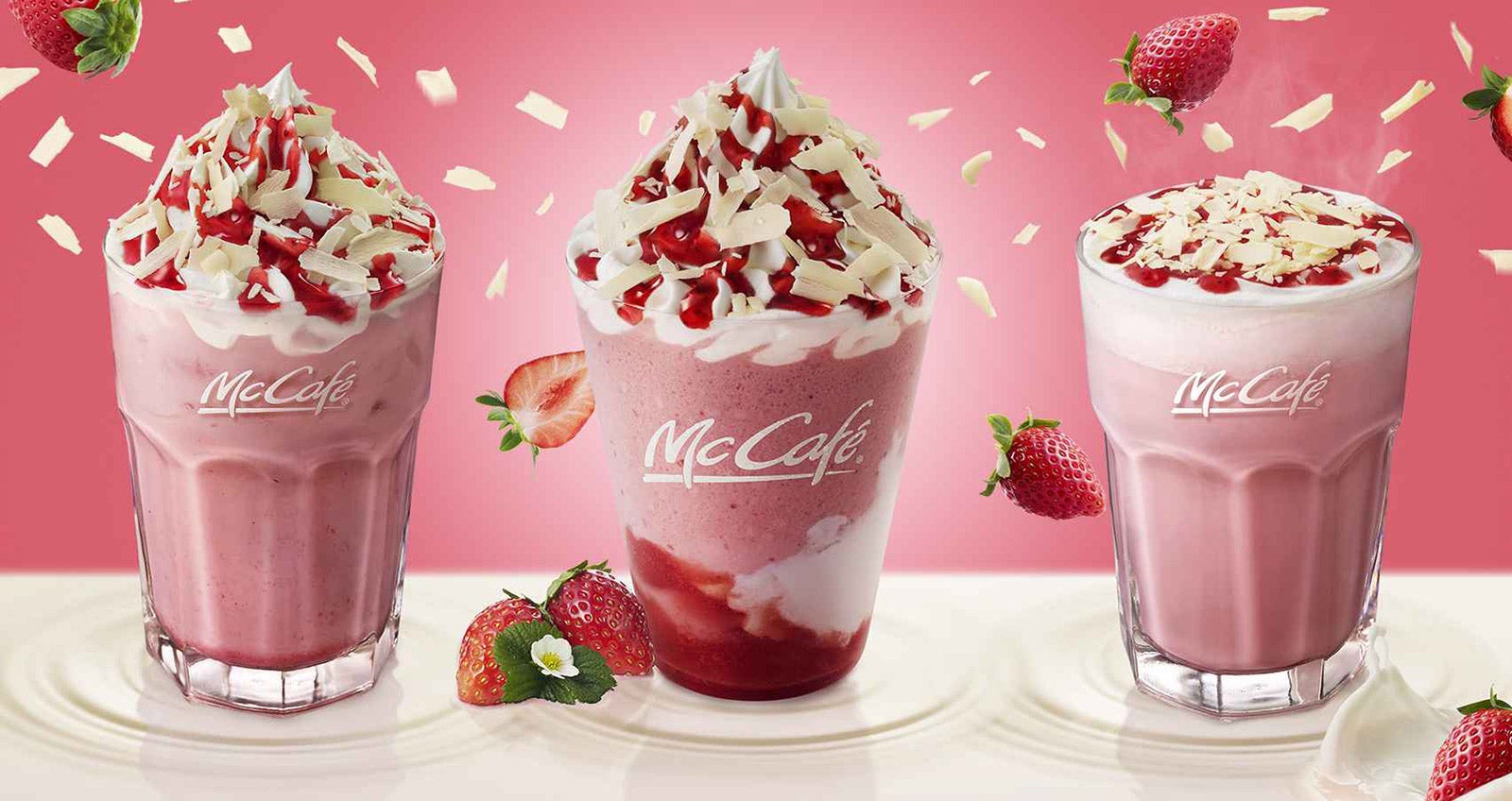 マックカフェ、人気の華やかデザートドリンク再び　ストロベリーの果実感アップ