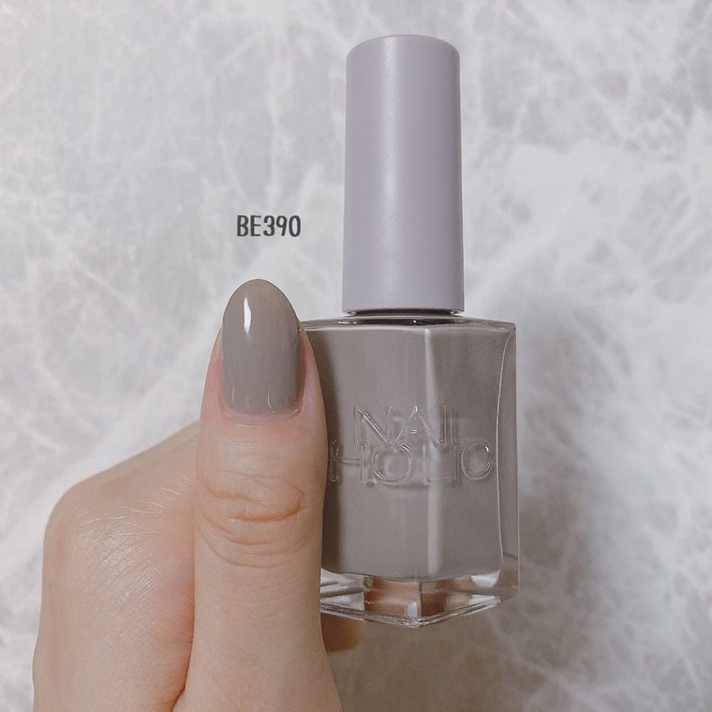 NAILHOLIC