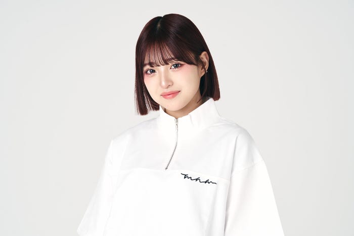 <MINAMI(みなみ)プロフィール>2006年8月19日生まれ、山梨県出身。2018年にTikTokを開設すると、瞬く間に人気を集め、その後YouTubeも開設。TikTokフォロワーは260万人超、YouTube登録者数は95万人超(23年11月30日現在)と多くのファンを抱え、同世代女子の羨望の的となっている。2023年7月にLAND MUSIC/WARNER MUSIC JAPANよりデジタルシングル「繋いだ手」でメジャーデビューを果たした。