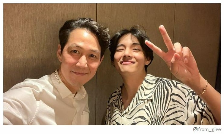 「イカゲーム」イ・ジョンジェ、BTS・Vとの2ショット公開「また会ってるの嬉しい」「可愛すぎる」と反響