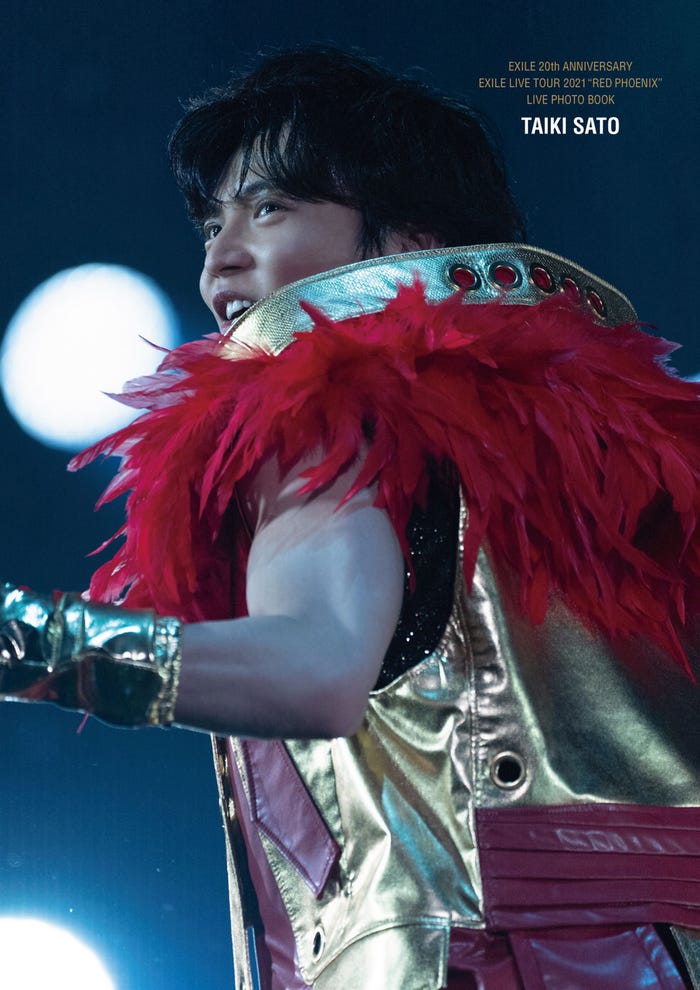 佐藤大樹「EXILE 20th ANNIVERSARY EXILE LIVE TOUR 2021“RED PHOENIX”LIVE PHOTO BOOK」表紙(提供写真)