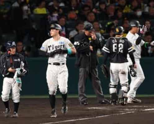 阪神・佐藤輝の申告敬遠にスタンド騒然、怒号飛び交う 無死一、二塁の絶好機で大山、代打・ヘルナンデスが凡退