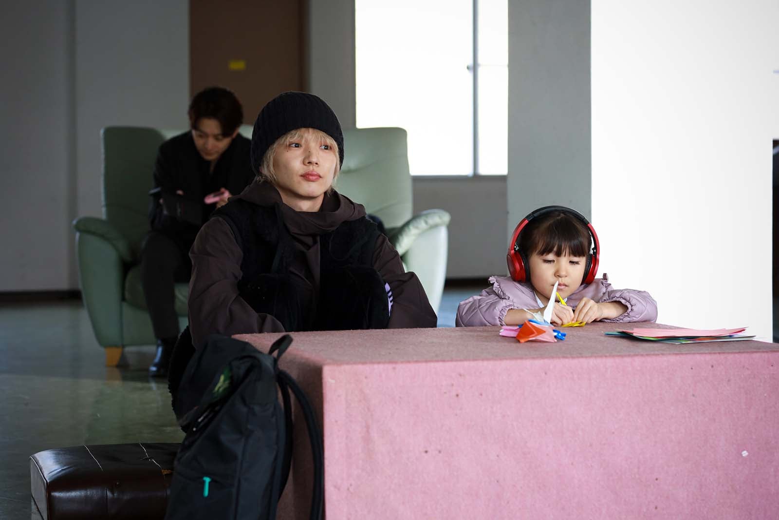 佐藤大樹、磯村アメリ「離婚しない男―サレ夫と悪嫁の騙し愛―」第8話より（C）テレビ朝日