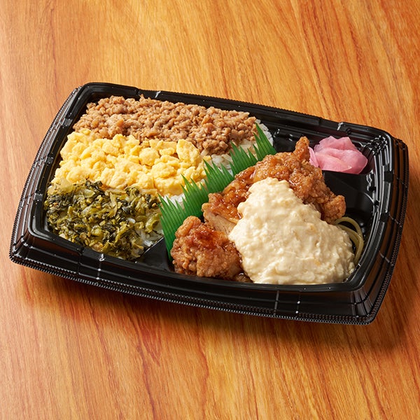 3色そぼろ＆チキン南蛮弁当（税込680円）／提供画像