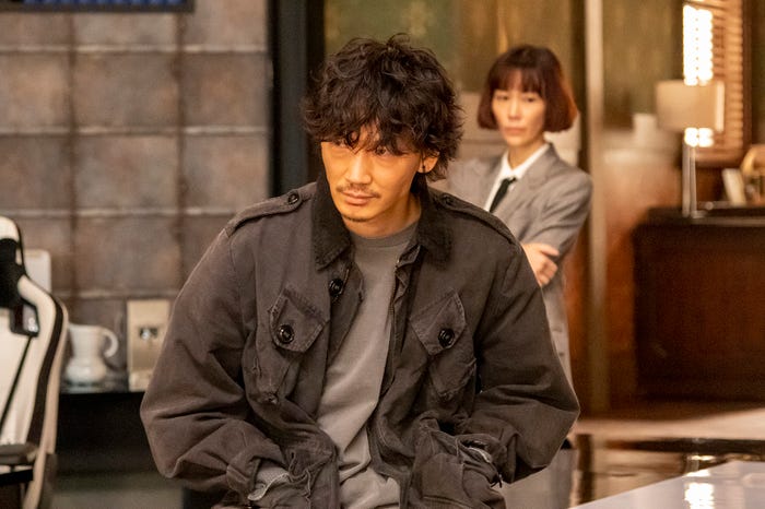 綾野剛「アバランチ」第2話より(C)カンテレ・フジテレビ