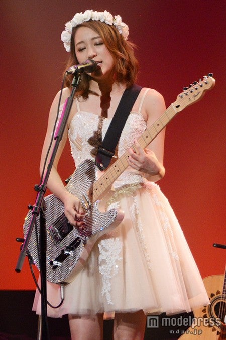Chay 新曲含むヒットナンバー歌唱で圧巻の美声響かす 可愛い 最高 の大歓声 モデルプレス