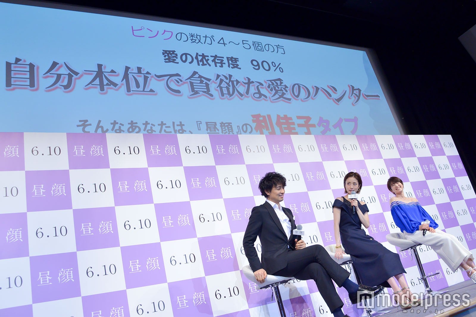 心理テストの様子 （C）モデルプレス