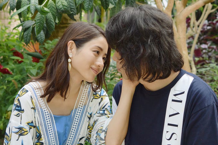 石原さとみ、峯田和伸/「高嶺の花」第3話より(C)日本テレビ