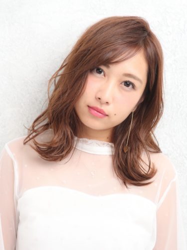 ゆるふわパーマで叶う大人お洒落なセミロングヘア 前髪あり なし別にご提案 モデルプレス