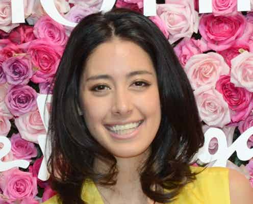 森泉、奔放な恋愛観を披露 華やかドレスでパーティー来場