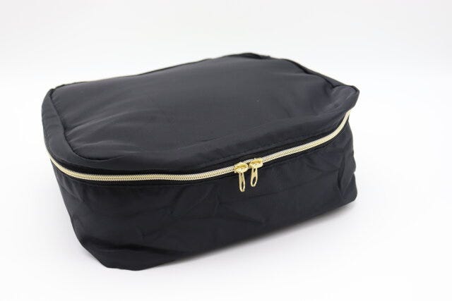 ダイソー バニティポーチ ダイソーのバニティポーチはタブルジッパー仕様で大きく開く