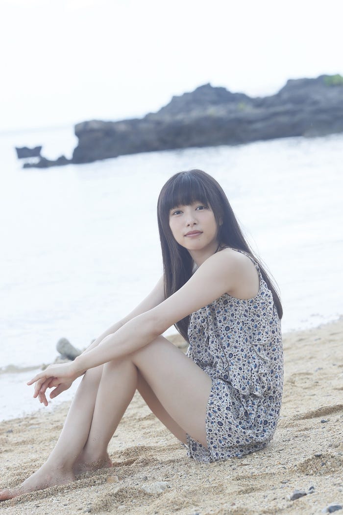 「ファースト写真集 桜井日奈子です。」/KADOKAWA発行 撮影:桑島智輝