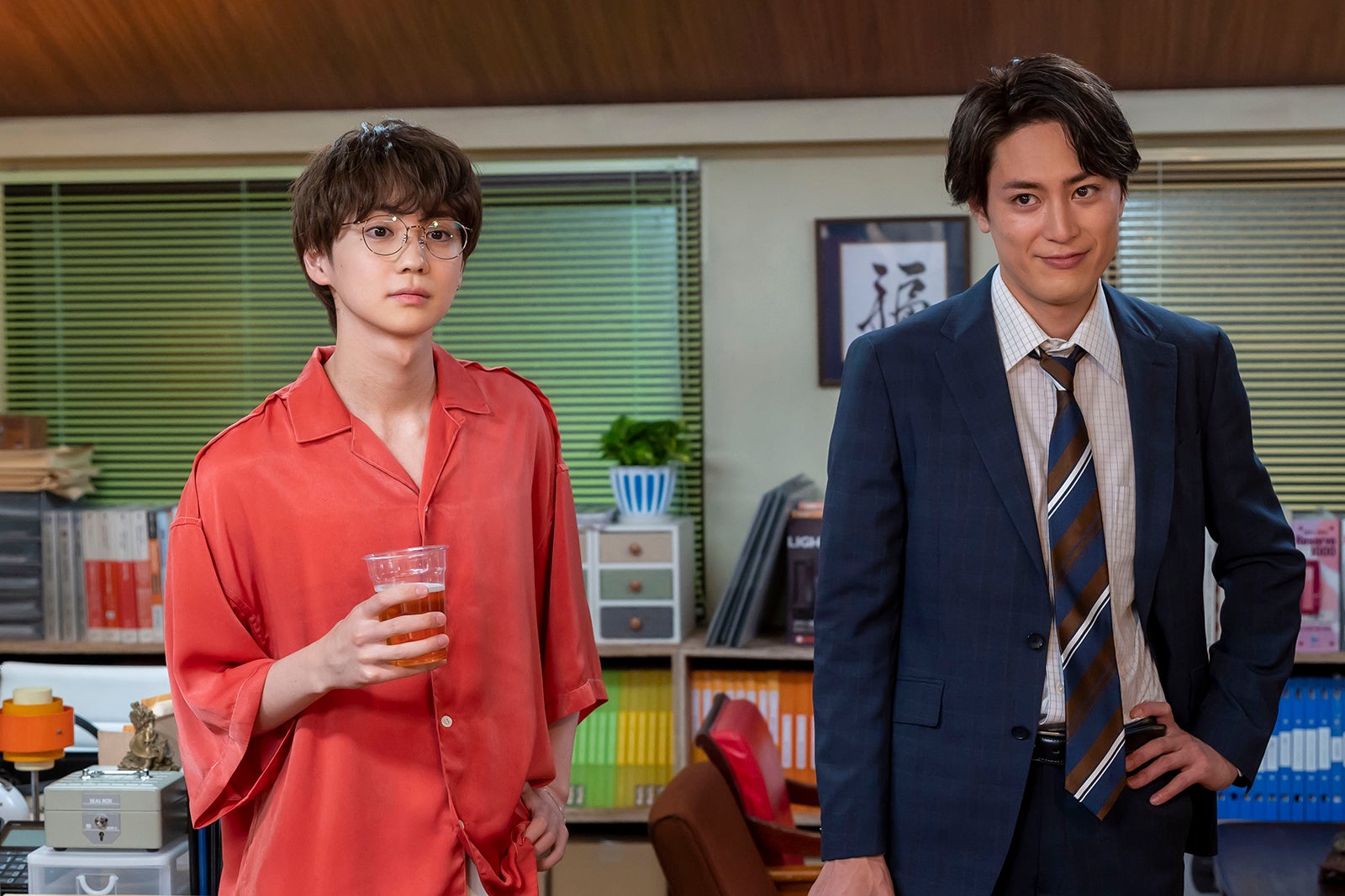 吉野北人、間宮祥太朗／「魔法のリノベ」第1話より（C）カンテレ