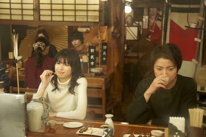 (左から)佐久間由衣、藤原竜也「おいハンサム!!2」第8話より(C)東海テレビ/日本映画放送