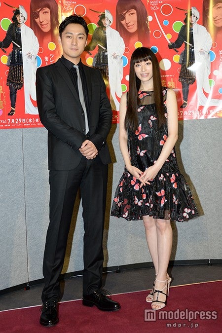 （左から）渡辺大、栗山千明