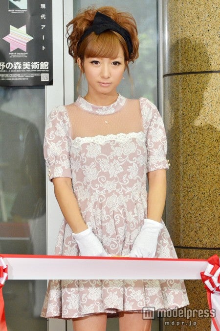 テープカットに臨む辻希美