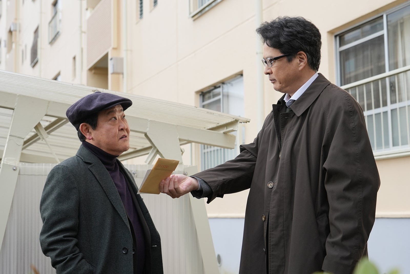 上島竜兵、田中哲司／「真犯人フラグ 真相編」第18話より（C）日本テレビ