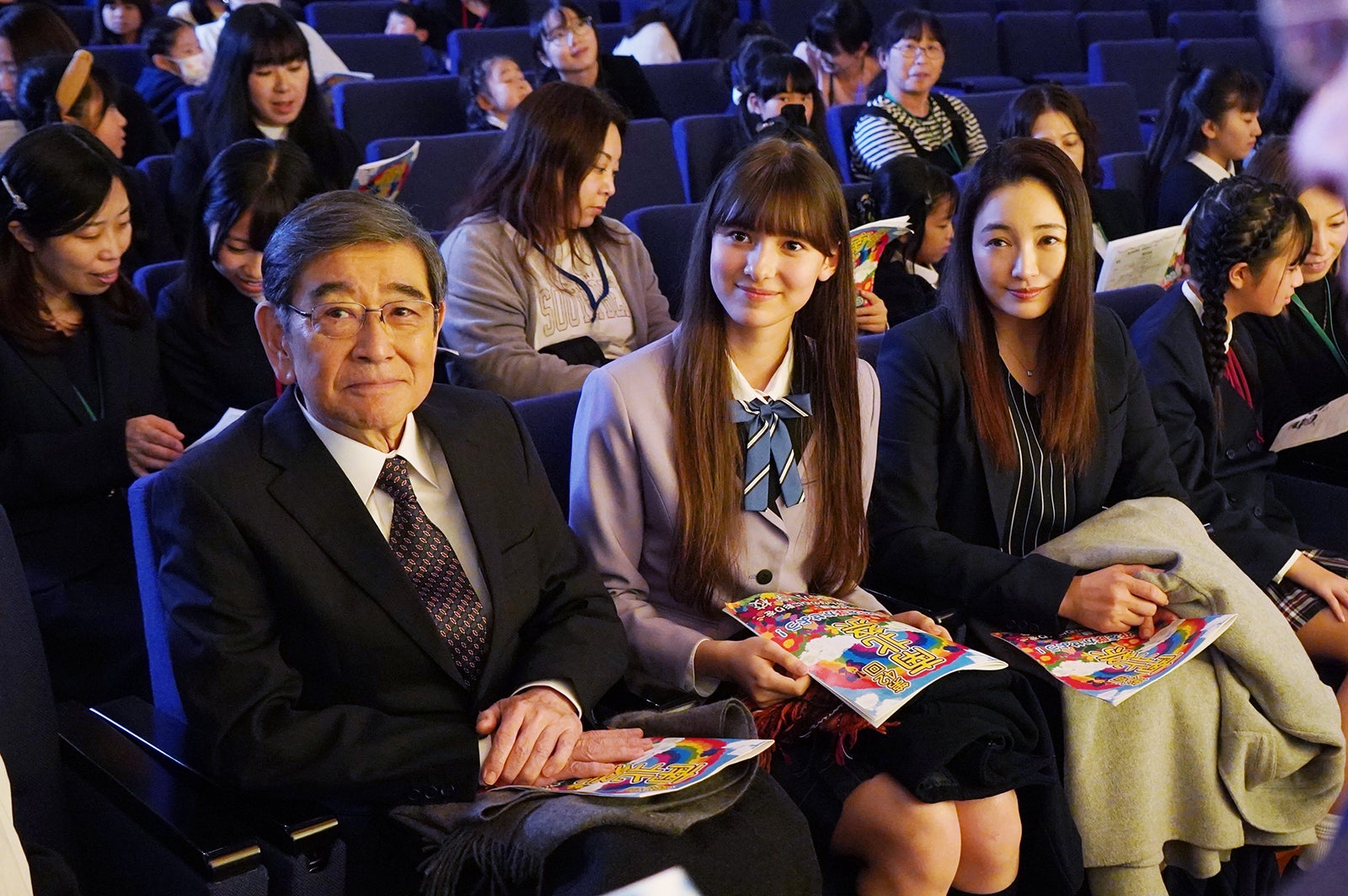 石坂浩二、土方エミリ、仲間由紀恵「相棒season22」第10話 元日スペシャルより（C）テレビ朝日