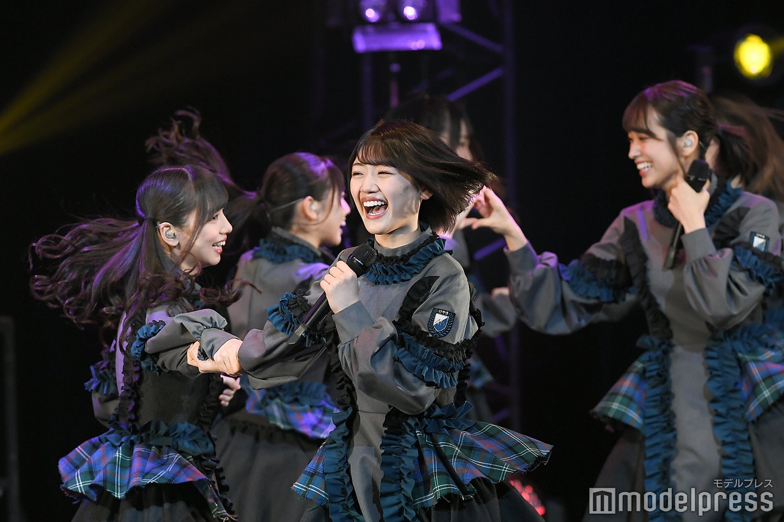 齊藤京子、佐々木美玲（C）モデルプレス