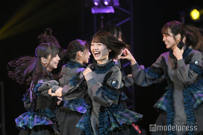 齊藤京子、佐々木美玲(C)モデルプレス