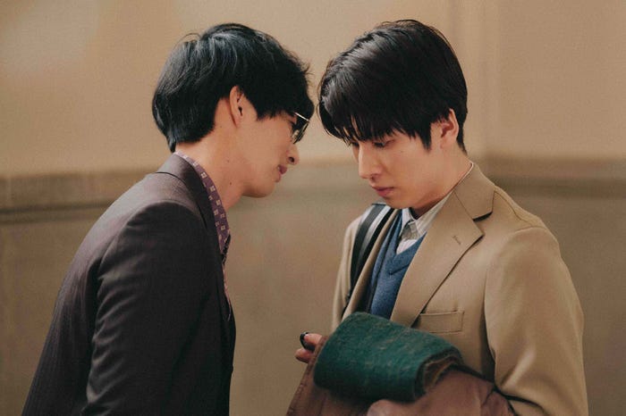 古屋呂敏、長谷川慎「恋をするなら二度目が上等」第2話より(C)「恋をするなら二度目が上等」製作委員会・MBS