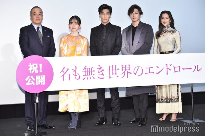 (左から)佐藤祐市監督、山田杏奈、岩田剛典、新田真剣佑、中村アン (C)モデルプレス