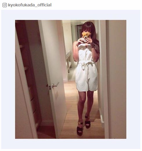 深田恭子 インスタあるある 自撮りに挑戦 やってみたかったんだこれ シンプルな私服も可愛い モデルプレス 深田恭子 インスタあるある 自撮りに挑戦 やってみたかったんだこれ シンプルな私服も可愛い モデルプレス