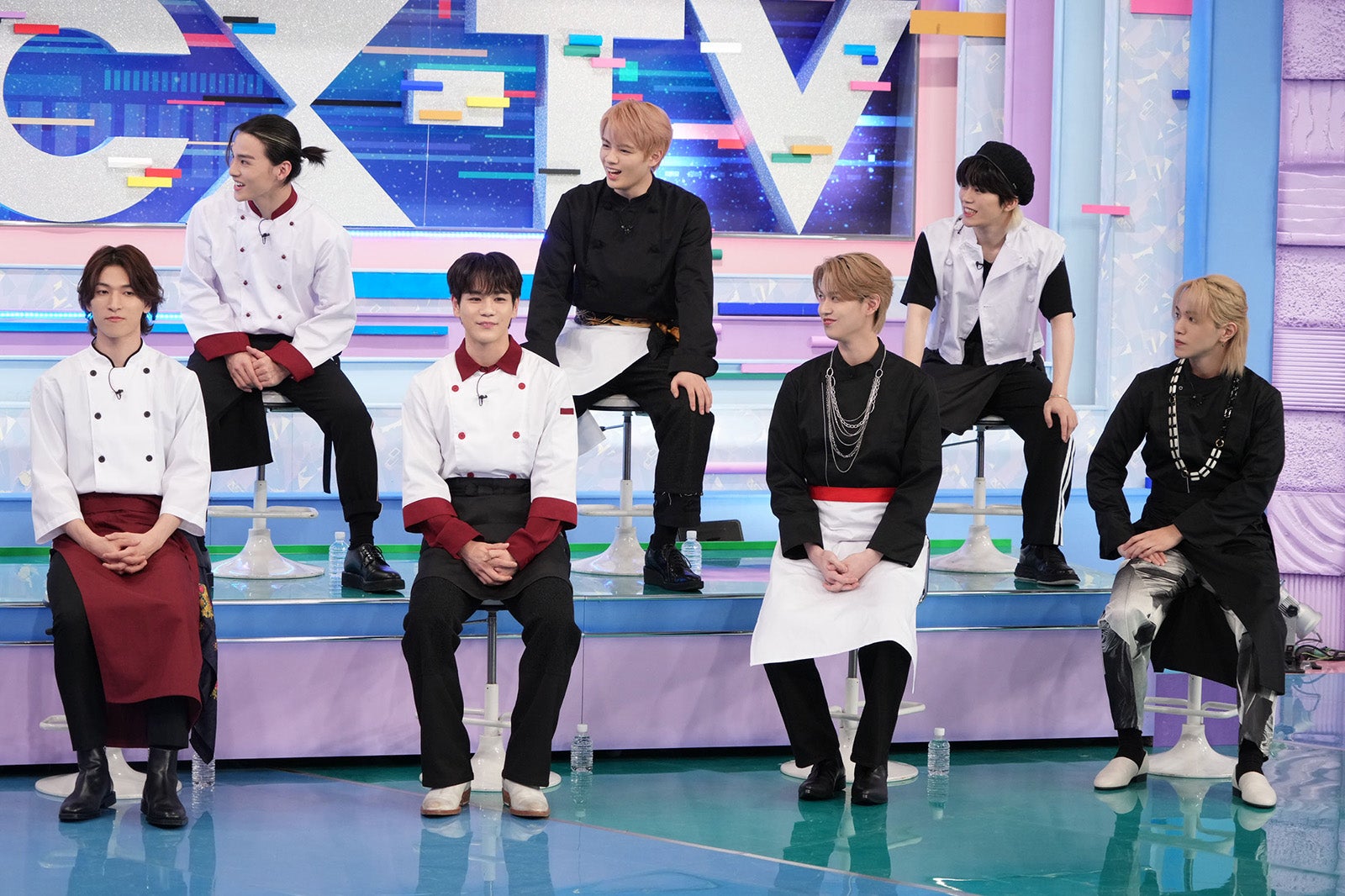 JO1／（前列左から）金城碧海、豆原一成、白岩瑠姫、大平祥生（後列左から）川西拓実、鶴房汐恩、木全翔也（C）フジテレビ