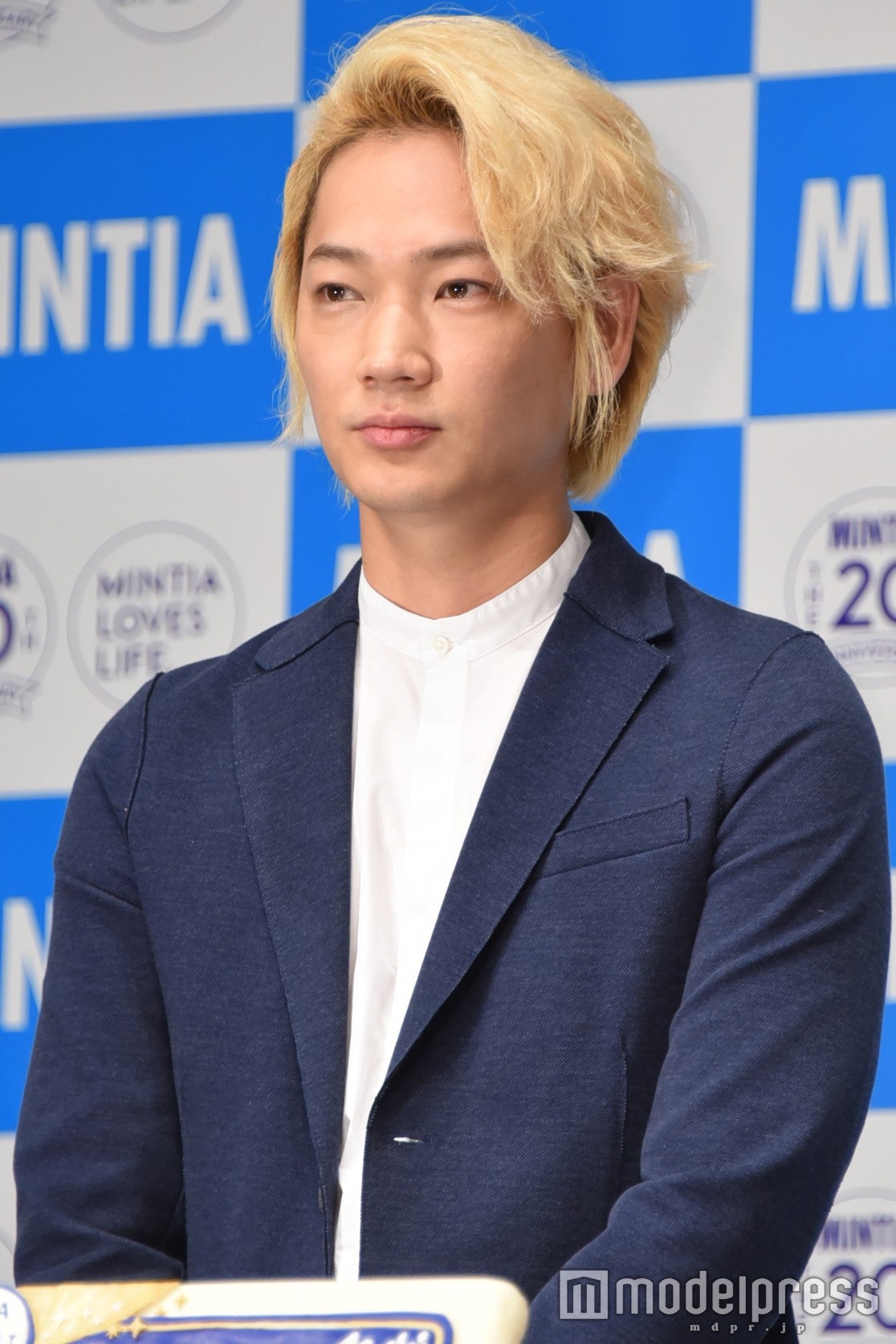 綾野剛 ゴールデンボンバー樽美酒の2ショットが話題 この人半端ない 驚きエピソードも モデルプレス 綾野剛 ゴールデンボンバー樽美酒の2ショットが話題 この人半端ない 驚きエピソードも モデルプレス