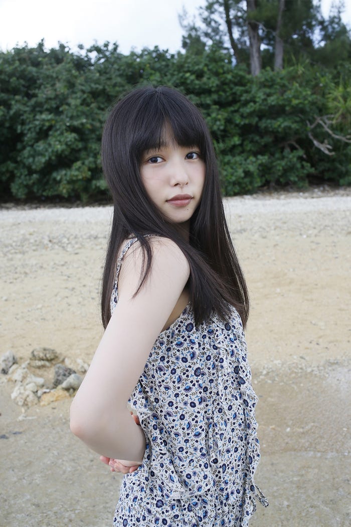 桜井日奈子/ファースト写真集「桜井日奈子です。」(KADOKAWA)より(画像提供:所属事務所)