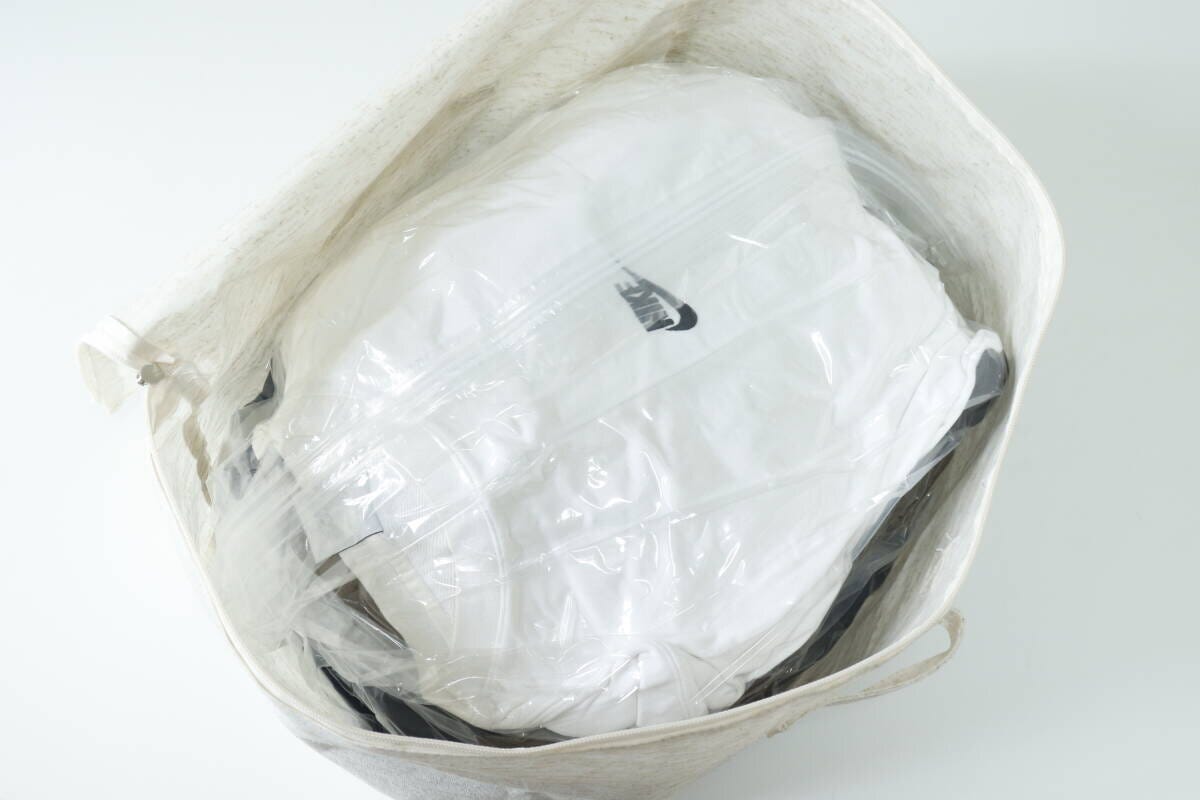 セリアのコンパクトになるマチ付き圧縮袋