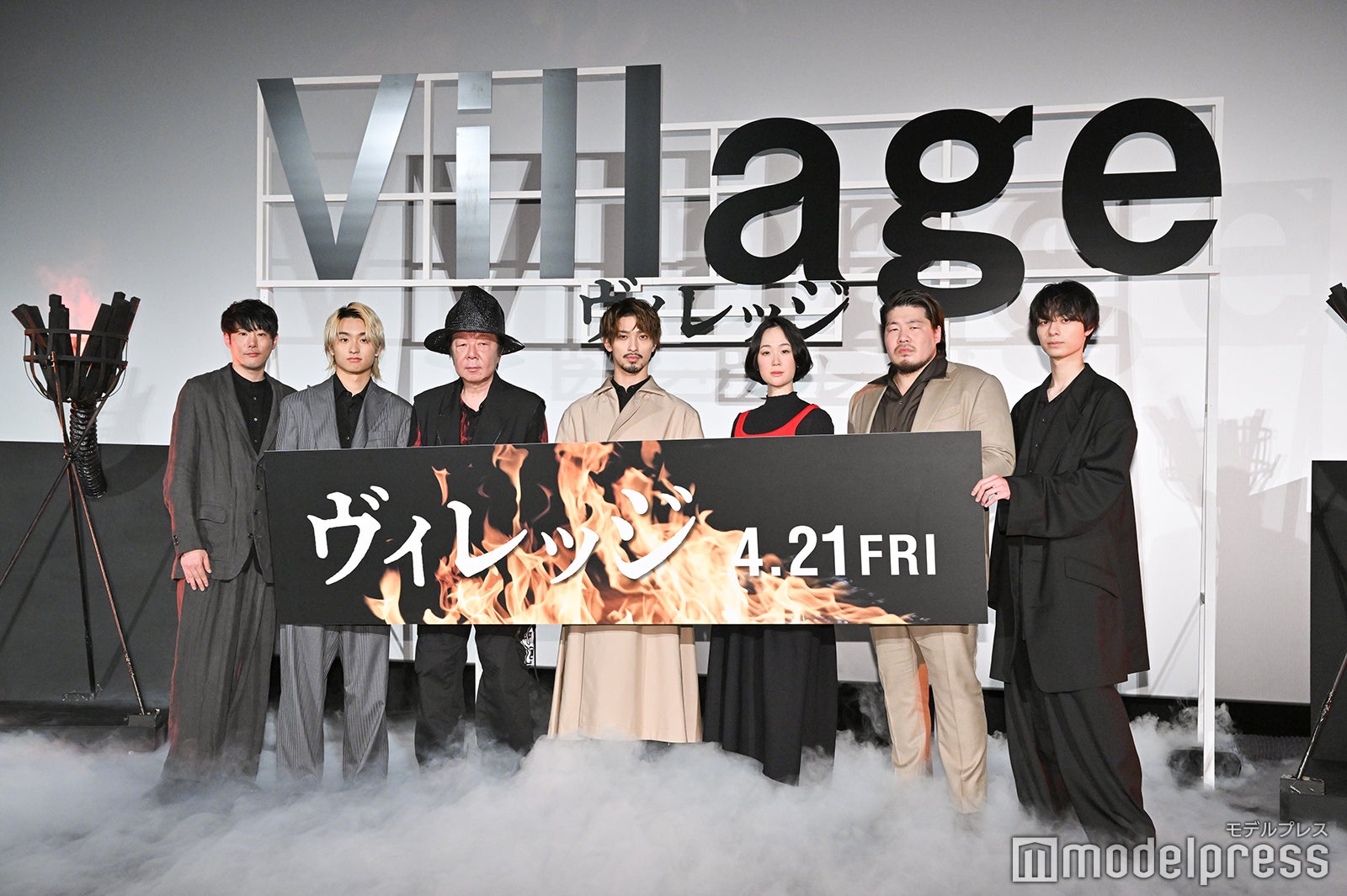 （左から）藤井道人監督、奥平大兼、古田新太、横浜流星、黒木華、一ノ瀬ワタル、作間龍斗（C）モデルプレス